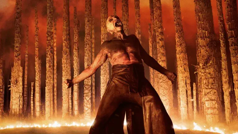 Image of scene from the film 28 Years Later: The Bone Temple