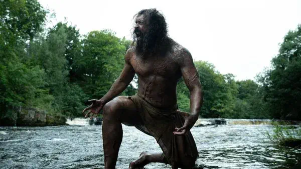 Image of scene from the film 28 Years Later: The Bone Temple