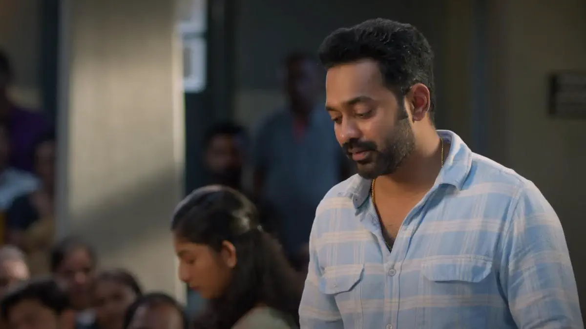 Image of scene from the film Aabhyanthara Kuttavaali