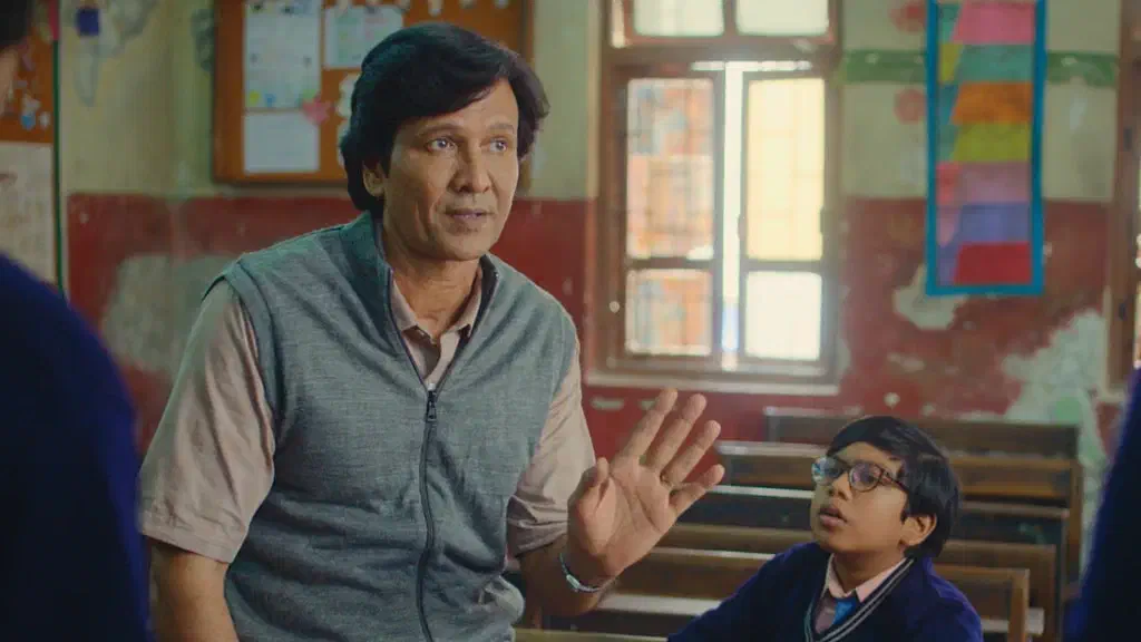 Image of scene from the film Adarsh Baal Vidyalaya