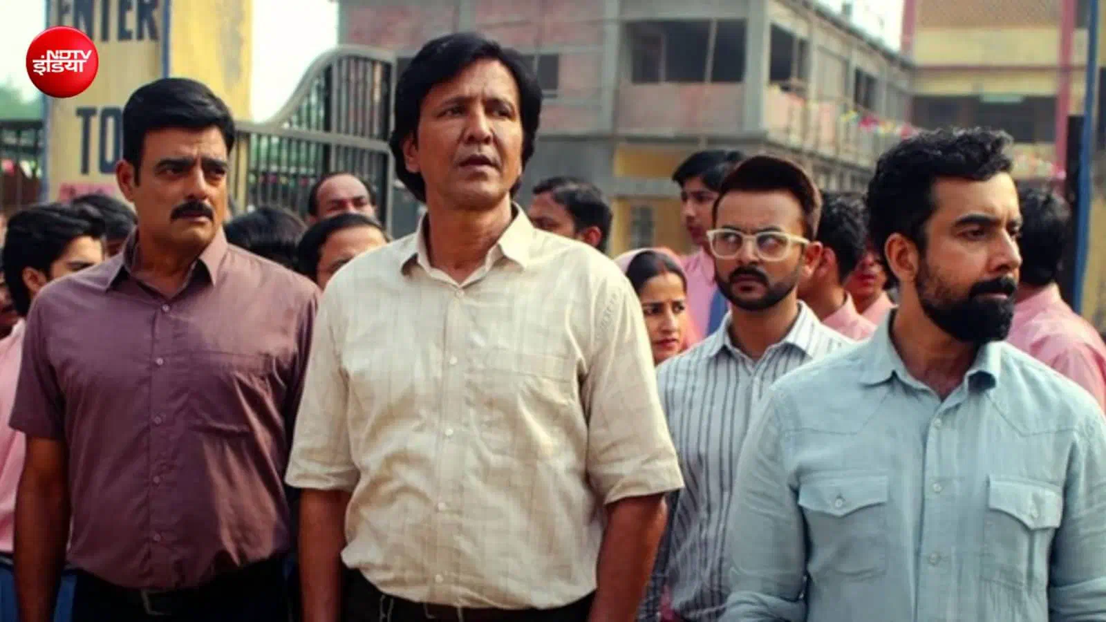 Image of scene from the film Adarsh Baal Vidyalaya