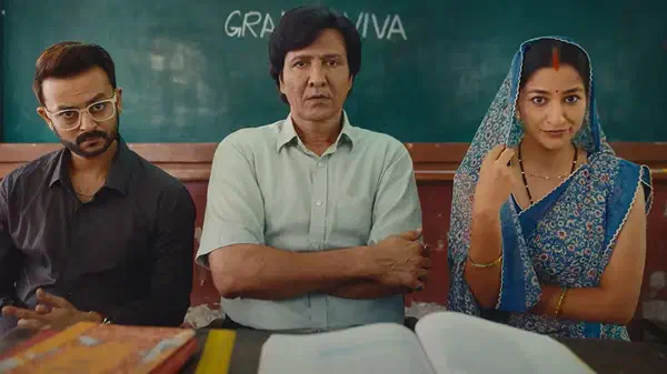 Image of scene from the film Adarsh Baal Vidyalaya