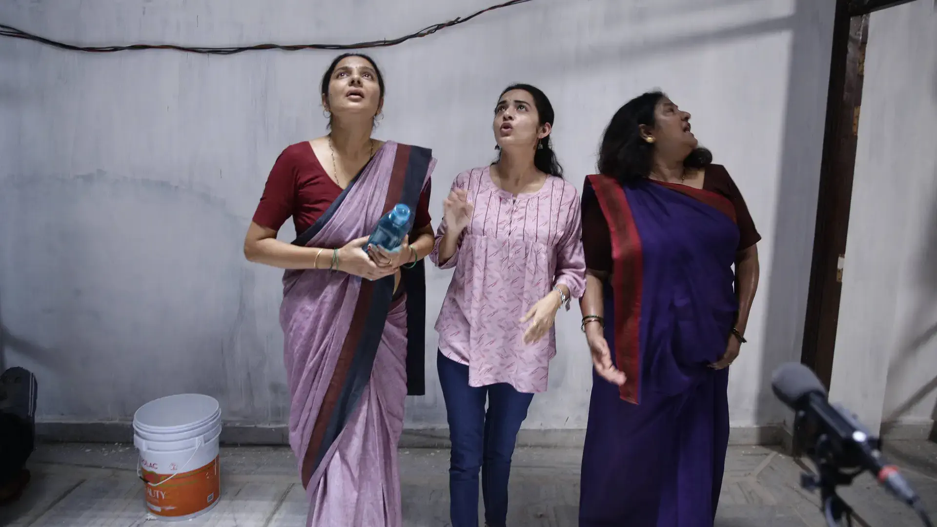 Image of scene from the film Agra