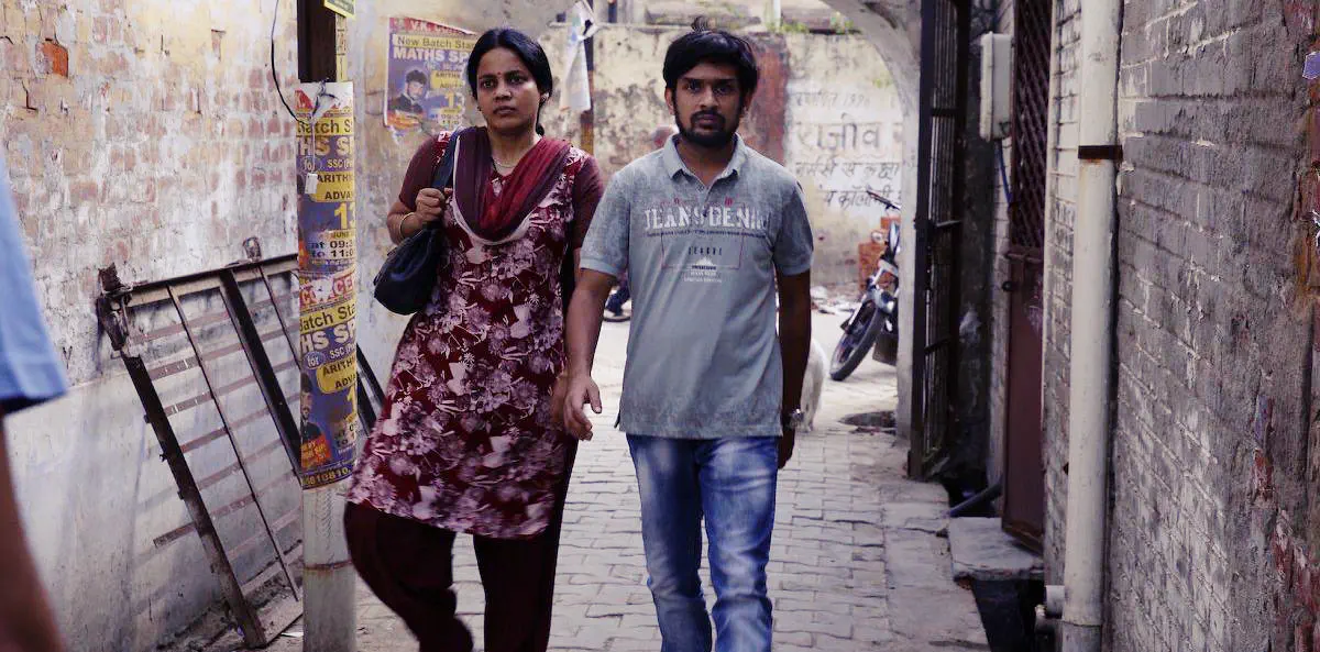 Image of scene from the film Agra