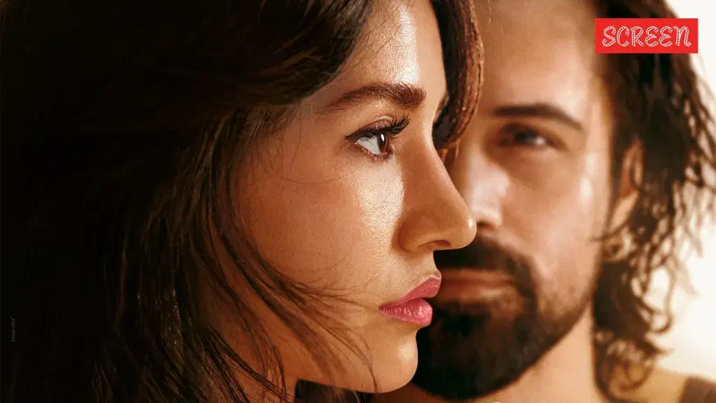 Image of scene from the film Awarapan 2