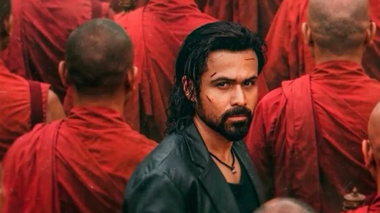 Image of scene from the film Awarapan 2