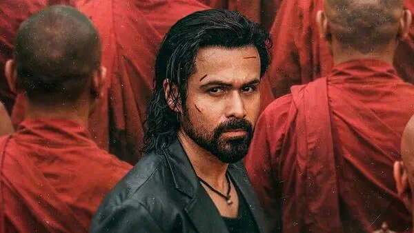 Image of scene from the film Awarapan 2