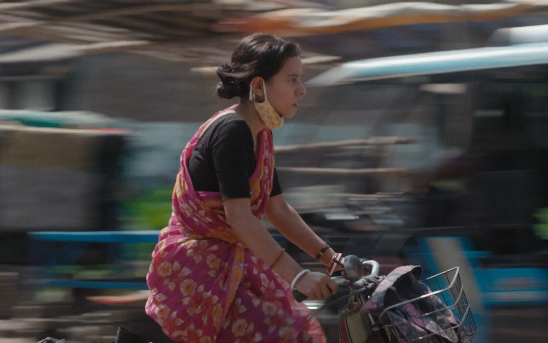 Image of scene from the film Baksho Bondi (Shadowbox)