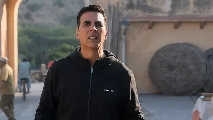 Image of scene from the film Bhooth Bangla