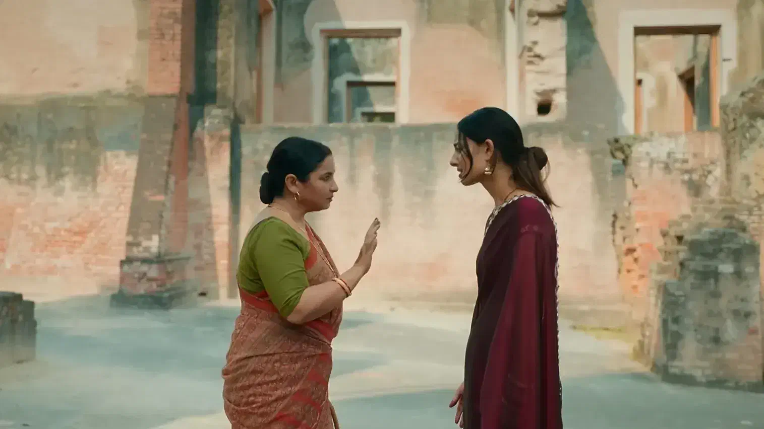 Image of scene from the film Chiraiya