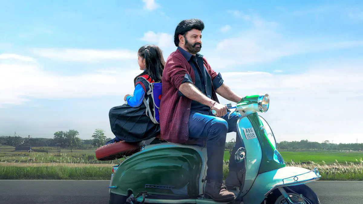 Image of scene from the film Daaku Maharaaj