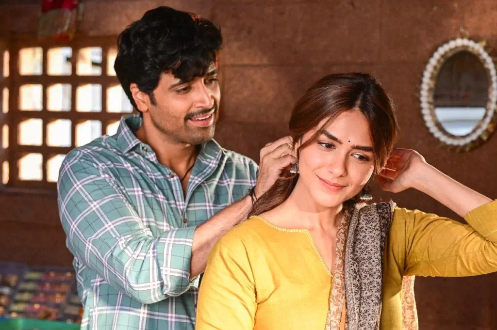 Image of scene from the film Dacoit