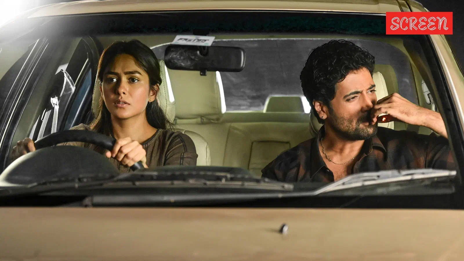 Image of scene from the film Dacoit