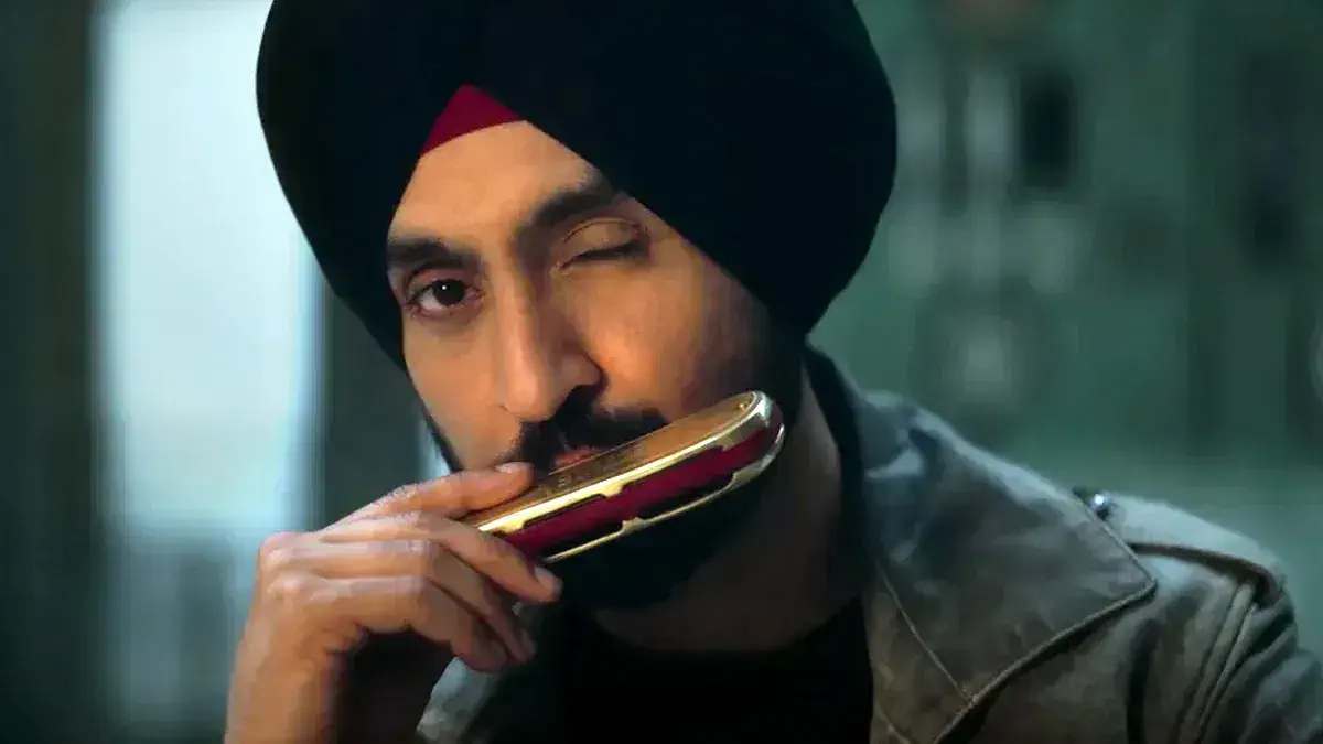 Image of scene from the film Detective Sherdil