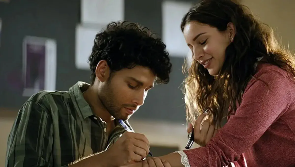 Image of scene from the film Dhadak 2