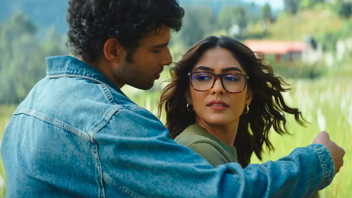 Image of scene from the film Do Deewane Seher Mein