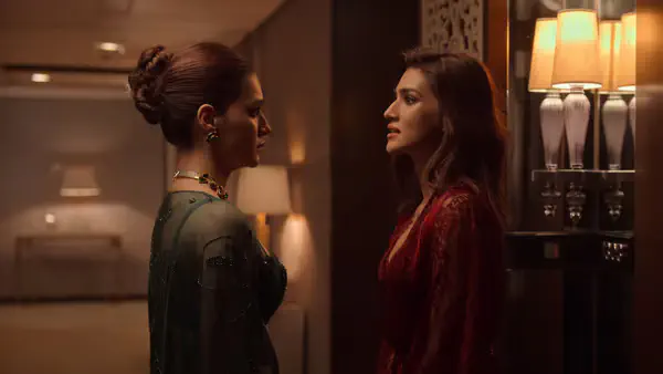 Image of scene from the film Do Patti