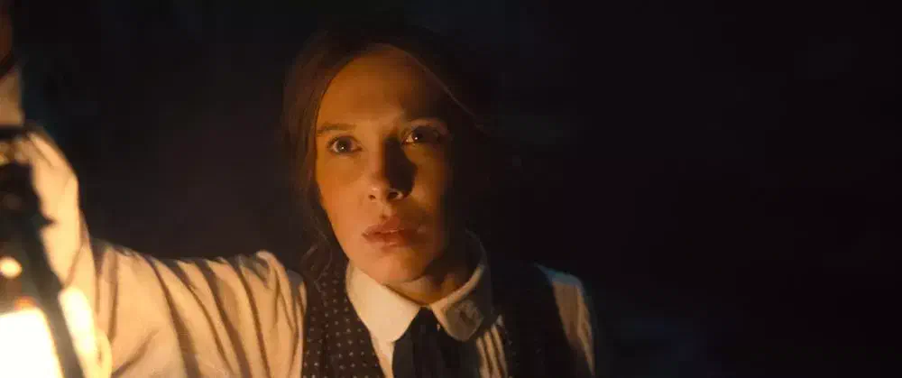 Image of scene from the film Enola Holmes S03