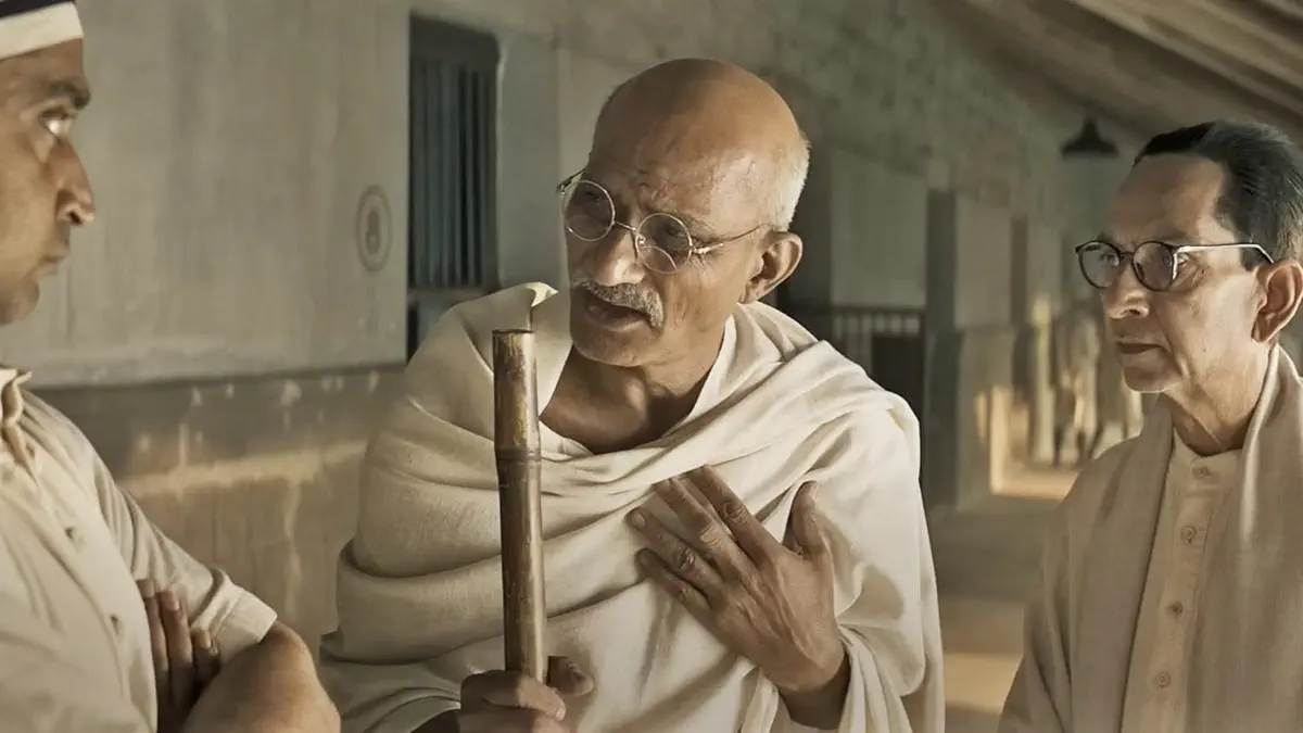 Image of scene from the film Gandhi Godse: Ek Yudh