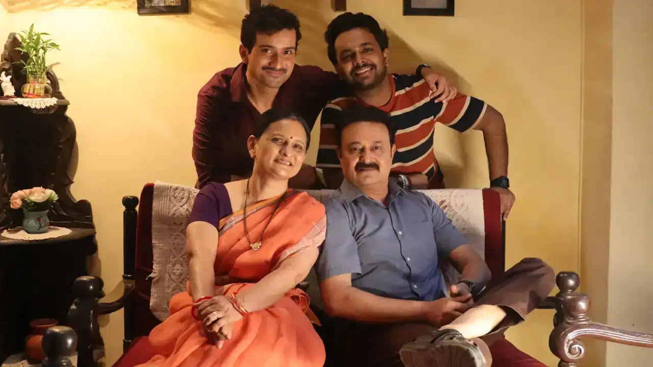 Image of scene from the film Gullak S05