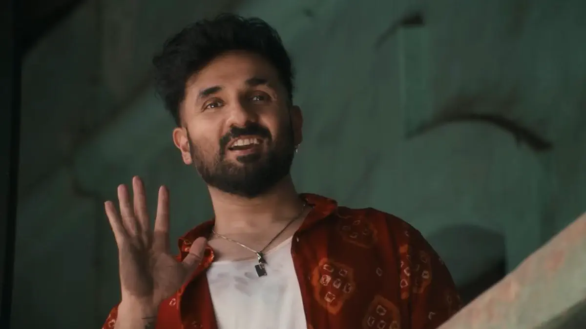 Image of scene from the film Happy Patel: Khatarnak Jasoos