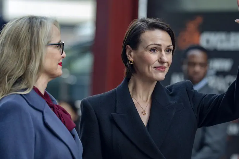 Image of scene from the film Hostage