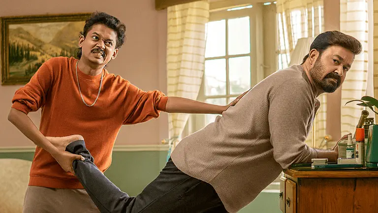 Image of scene from the film Hridayapoorvam