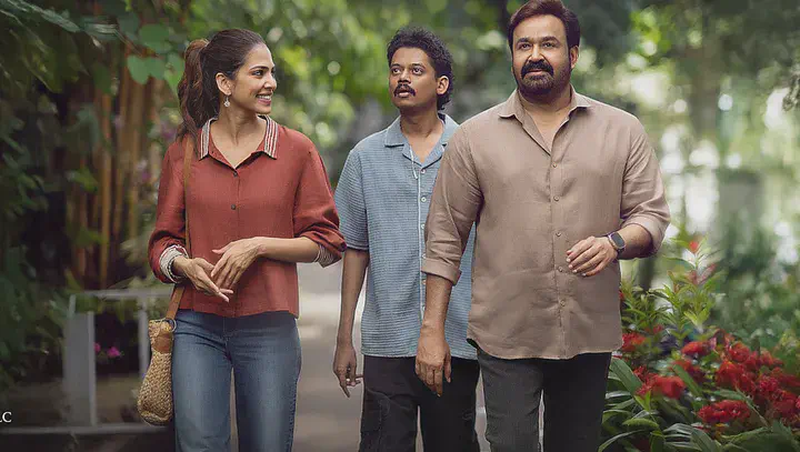 Image of scene from the film Hridayapoorvam