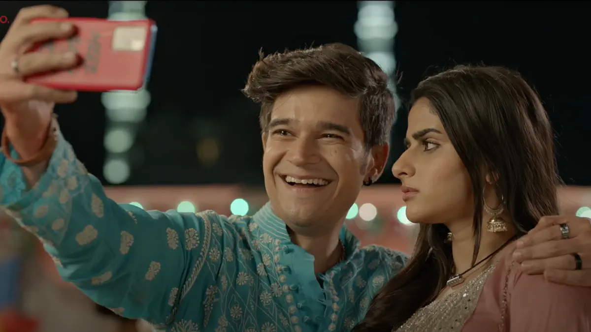 Image of scene from the film Inn Galiyon Mein