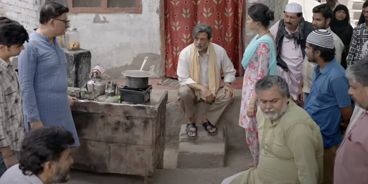 Image of scene from the film Inn Galiyon Mein