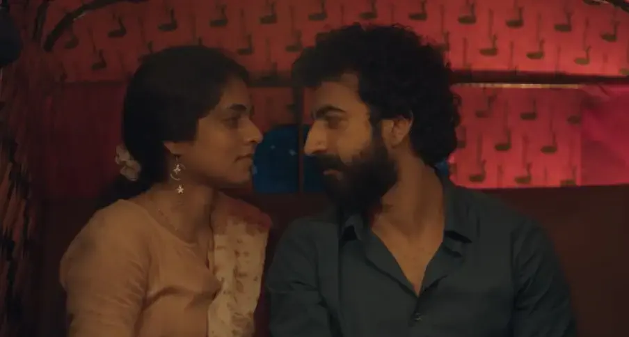 Image of scene from the film Ithiri Neram