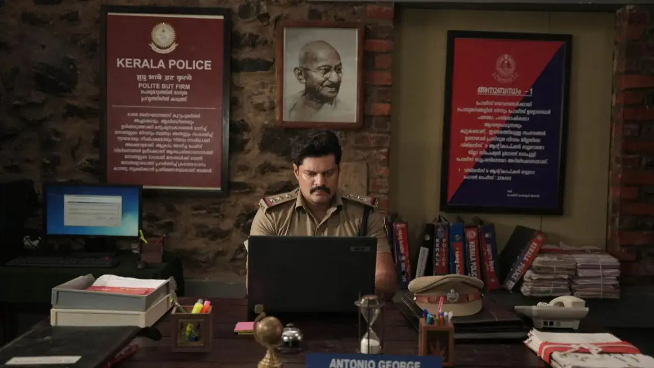 Image of scene from the film Kammattam