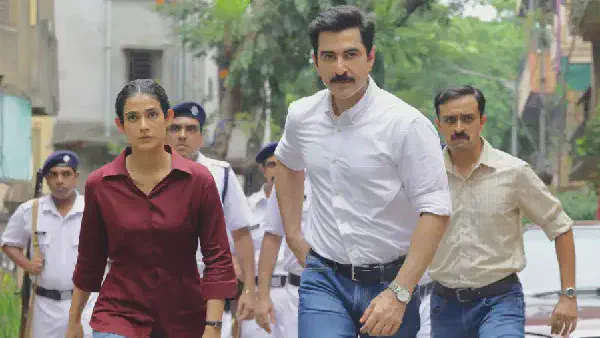 Image of scene from the film Khakee: The Bengal Chapter