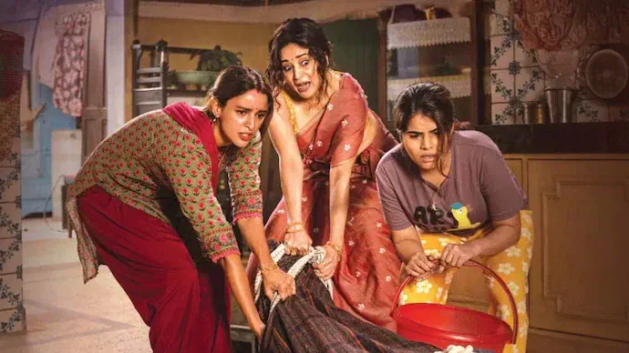 Image of scene from the film Maa Behen