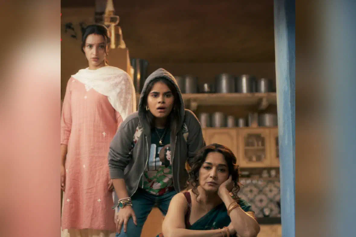 Image of scene from the film Maa Behen