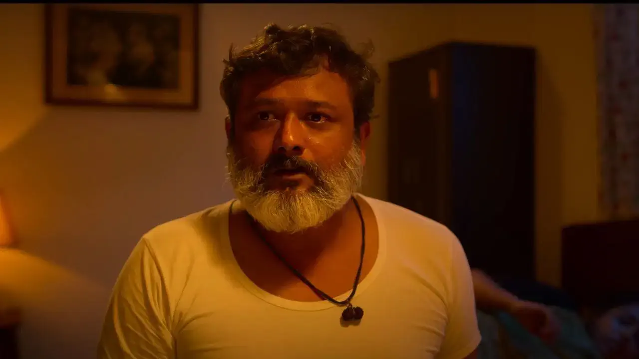 Image of scene from the film Maayakoothu