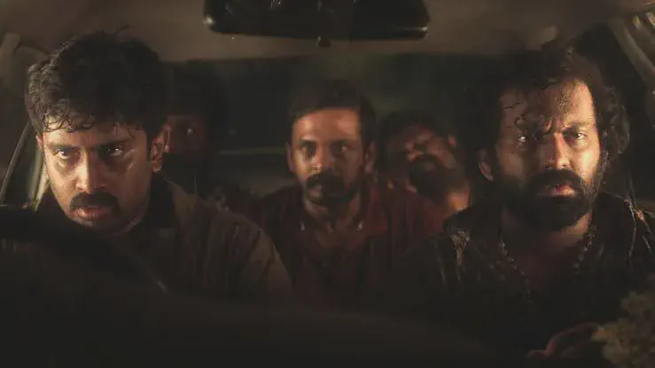 Image of scene from the film Manidhargal
