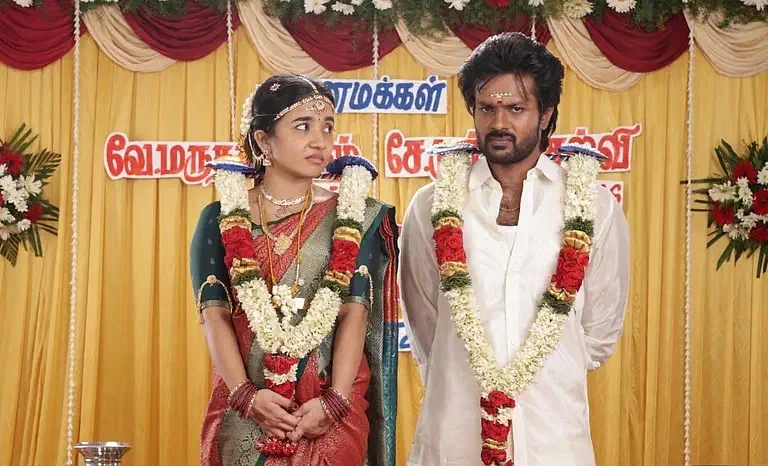 Image of scene from the film Modha Rathri