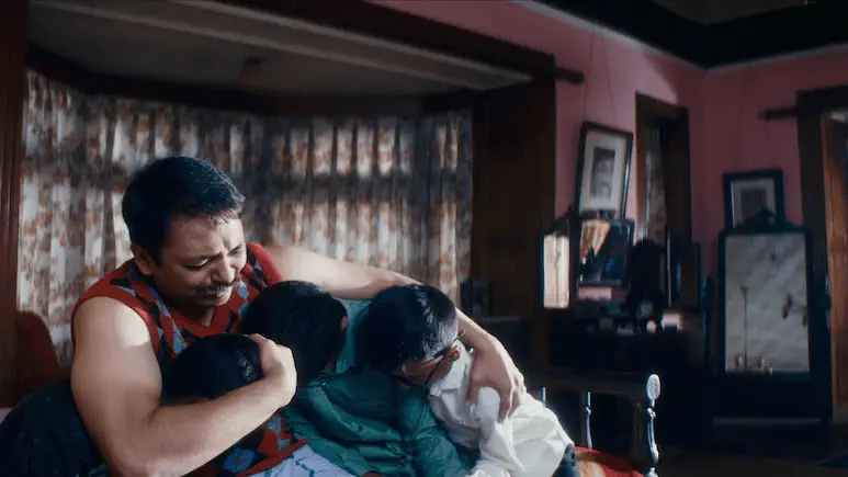 Image of scene from the film Naangal