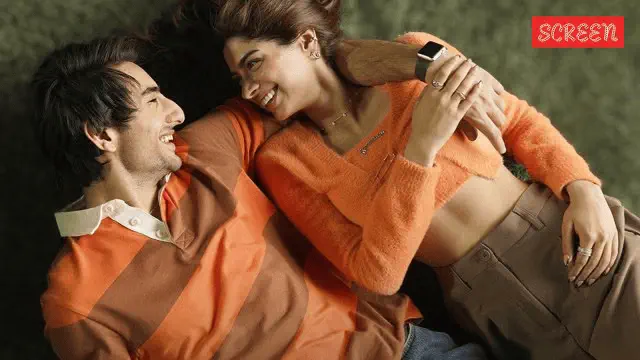 Image of scene from the film Nadaaniyan