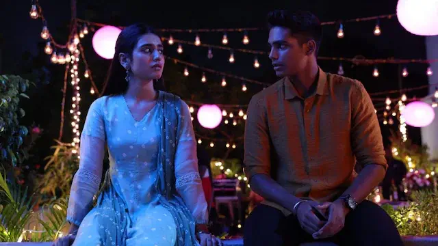 Image of scene from the film Nilavukku Enmel Ennadi Kobam