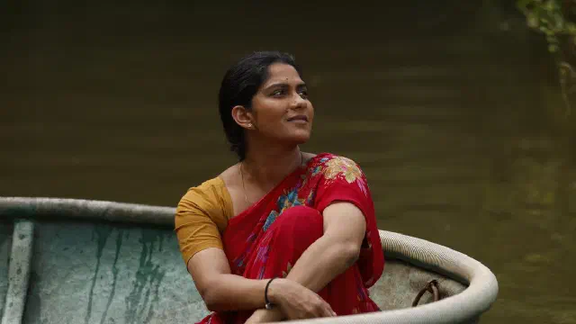 Image of scene from the film Nooru Sami
