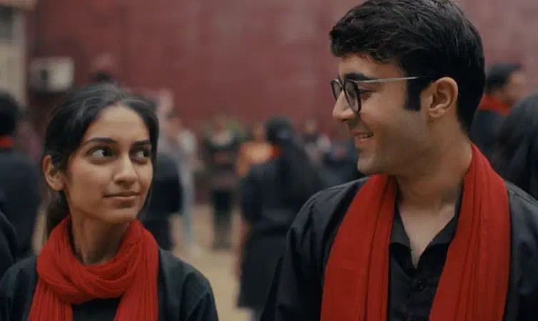 Image of scene from the film Nukkad Naatak