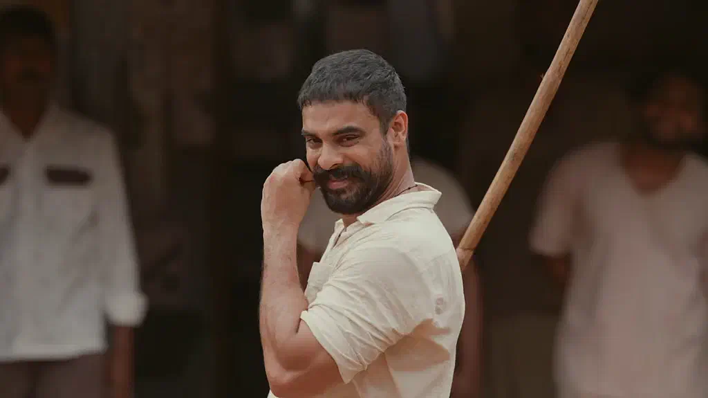 Image of scene from the film Pallichattambi