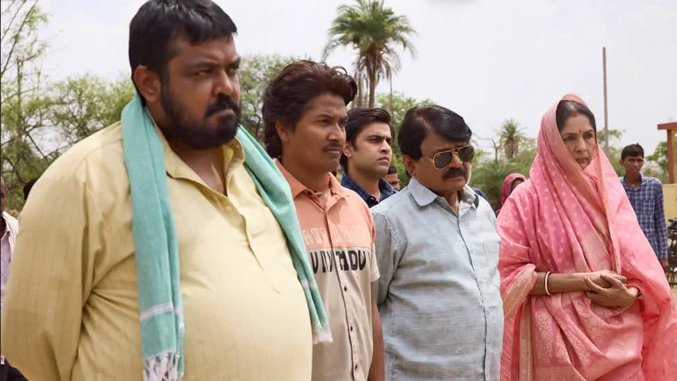 Image of scene from the film Panchayat S04