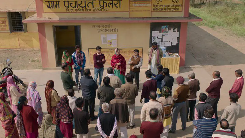Image of scene from the film Panchayat S04