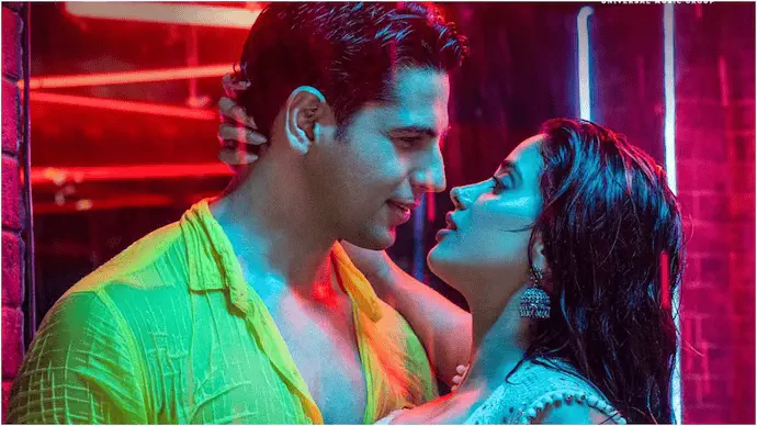 Image of scene from the film Param Sundari