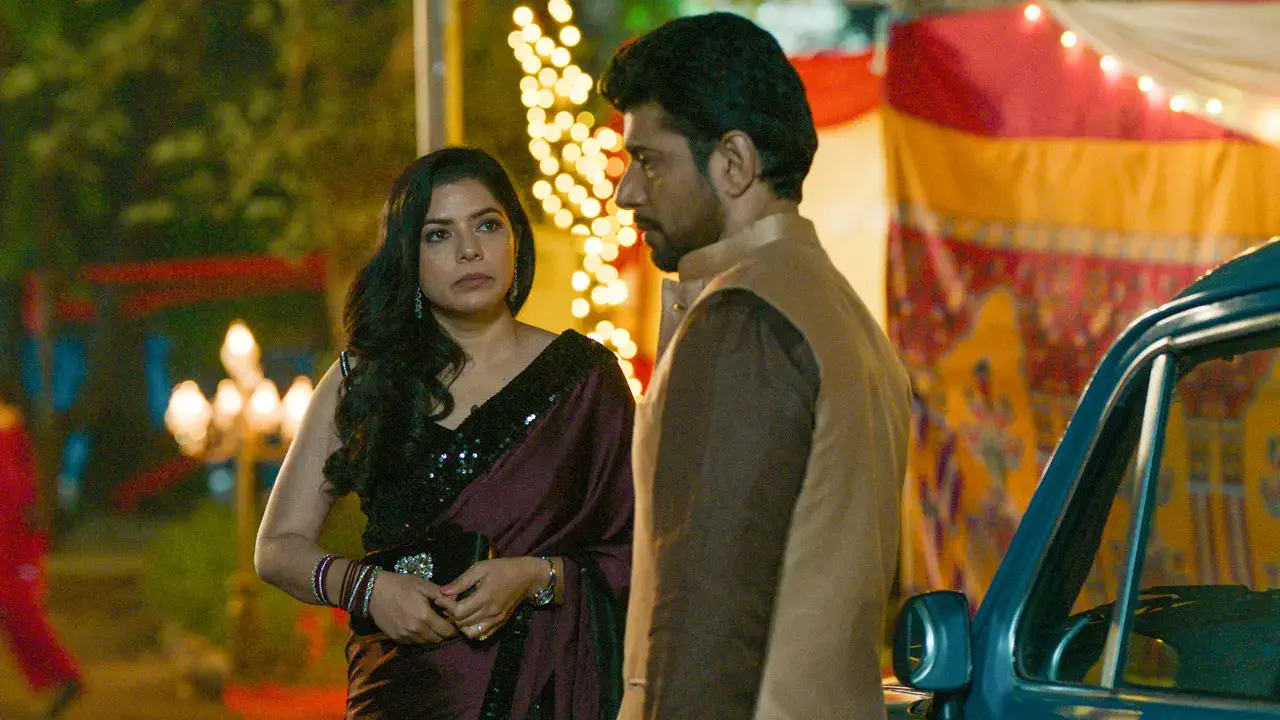 Image of scene from the film Rangeen