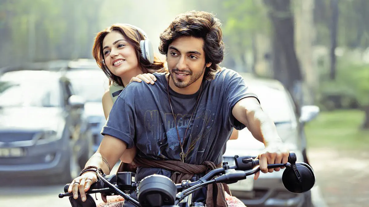 Image of scene from the film Saiyaara