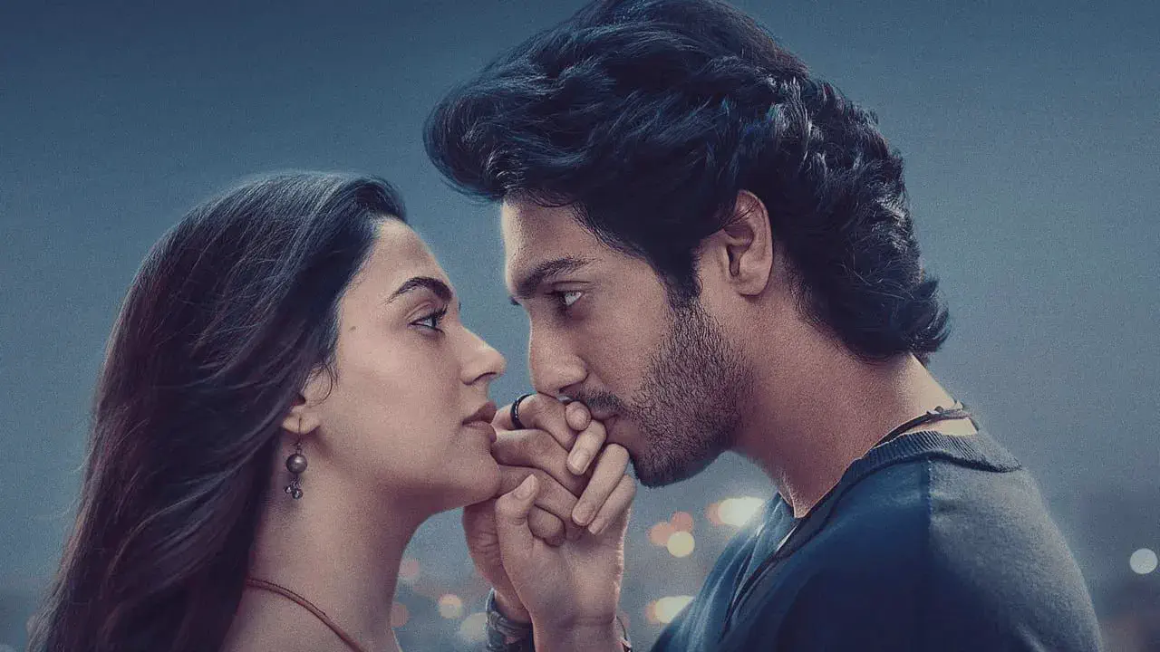 Image of scene from the film Saiyaara